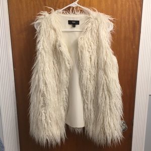 Mossimo Faux fur vest